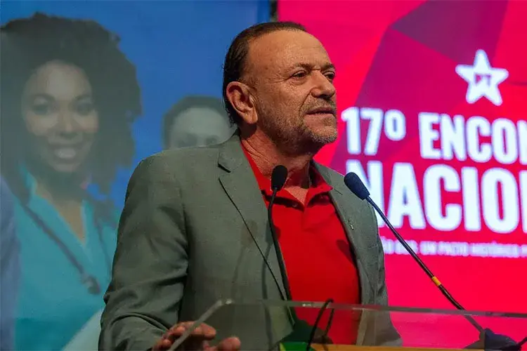 Edinho Silva, coordenador da campanha de Lula, admitiu que a crise no STF desgastou a campanha eleitoral. Isso acontece…