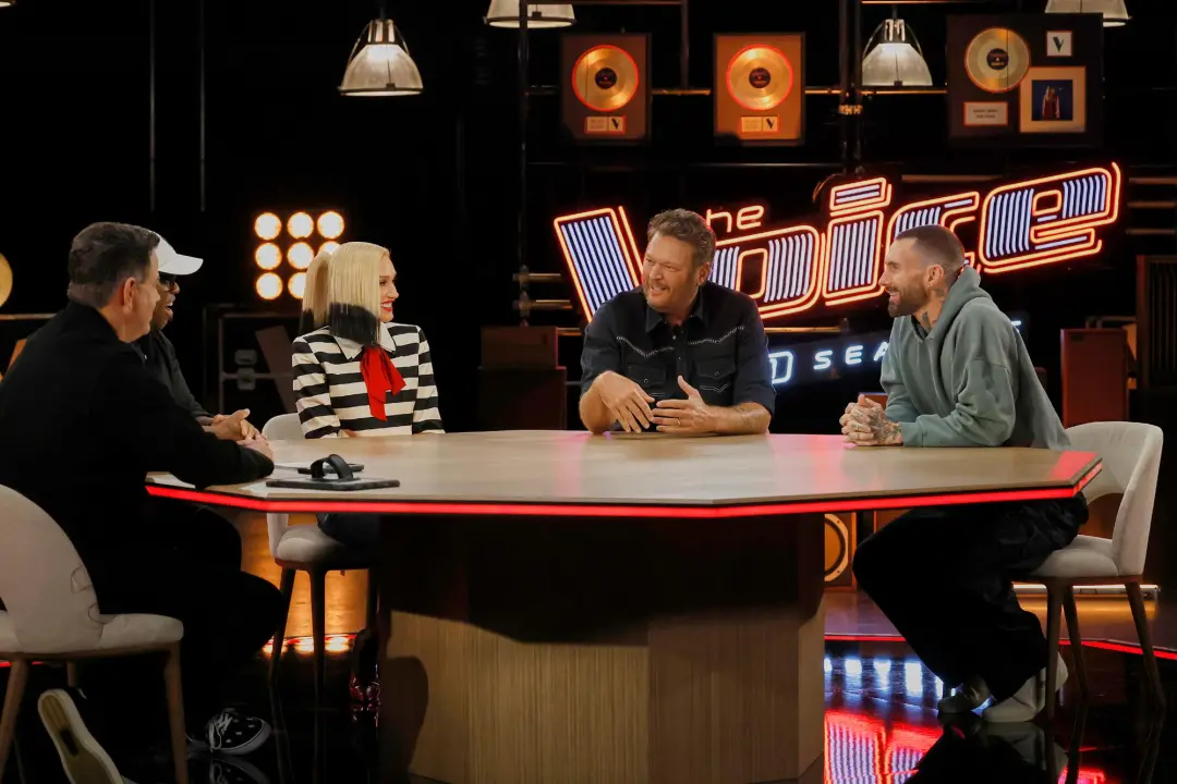 Carson Daly comentou que no The Voice os colegas duvidaram do namoro de Blake Shelton e Gwen Stefani. Acho estranho ess…