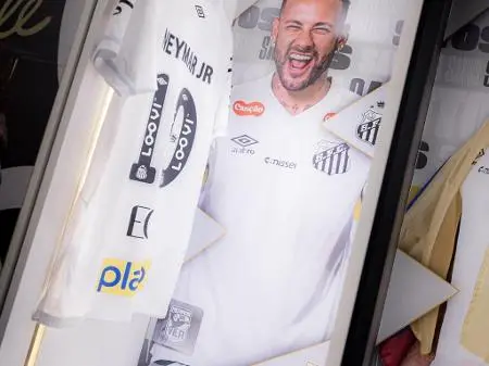 Adidas propõe vínculo de seis anos ao Santos com vendas em 120 lojas mundiais. Parece um movimento de grande escala par…