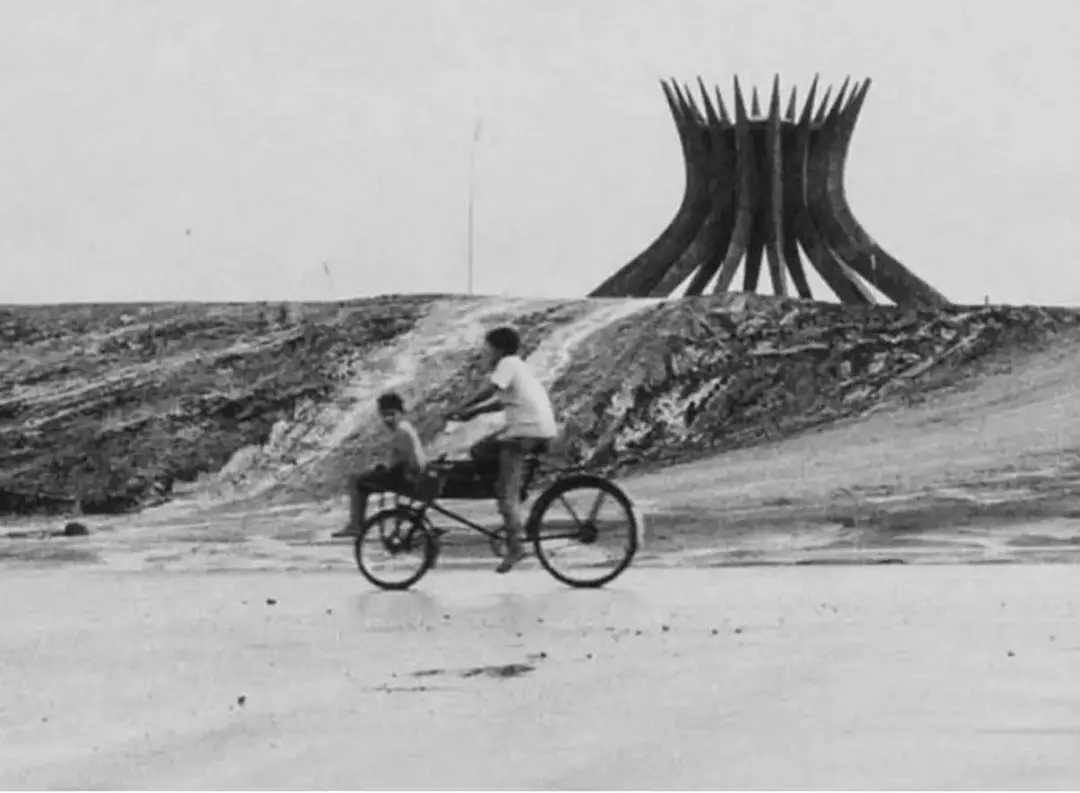 Lenora de Castro Barbo mostra em exposição no Instituto Histórico e Geográfico de Goiás que a ideia de Brasília não com…