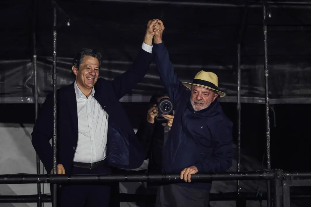 Guarulhos, SP, foi palco do discurso de Lula sobre a eleição ser uma disputa entre barbárie e democracia. Eu vejo que a…