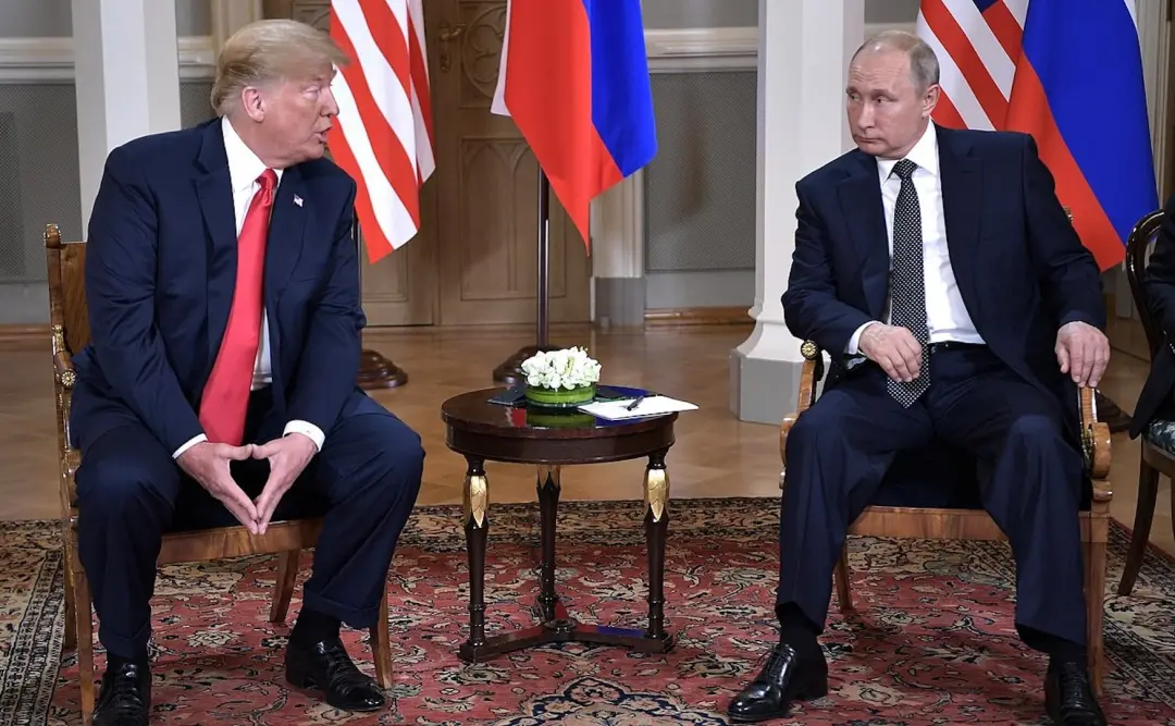 Trump assinou lei com sanções contra Rússia e Irã. A nova regra pode taxar em 100% os maiores compradores de energia ru…