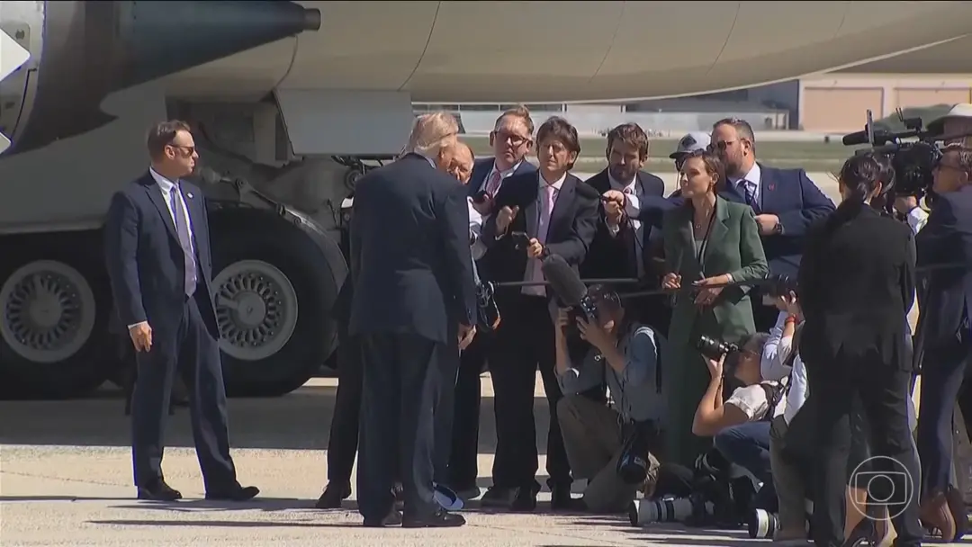 Donald Trump proibiu a entrada na Casa Branca de jornalistas da CNN, MSNOW e Politico. Isso mostra um ataque direto à l…
