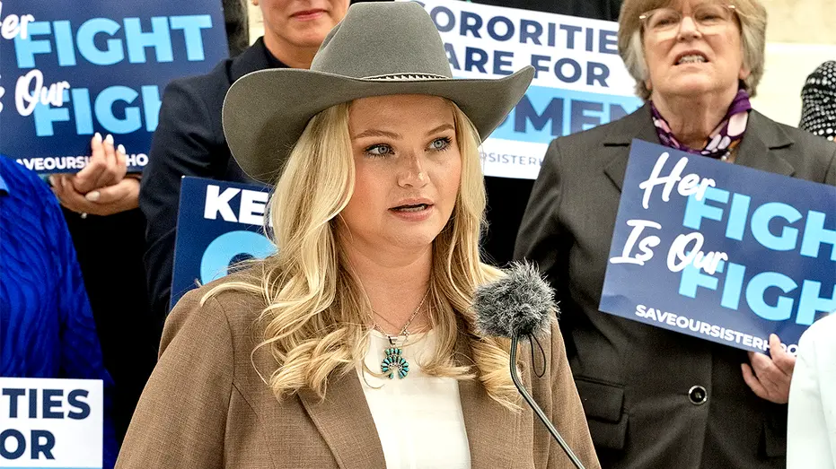 Allie Coghan retornou à justiça federal para continuar a ação contra a Kappa Kappa Gamma sobre a admissão de uma mulher…