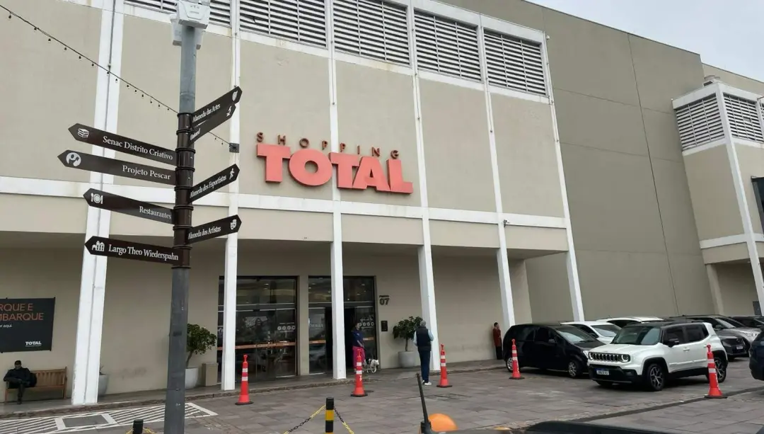 Domingo, 20 de setembro, tem encontro de carros antigos no Largo Cultural do Shopping TOTAL, das 16h às 19h. Ver esses …