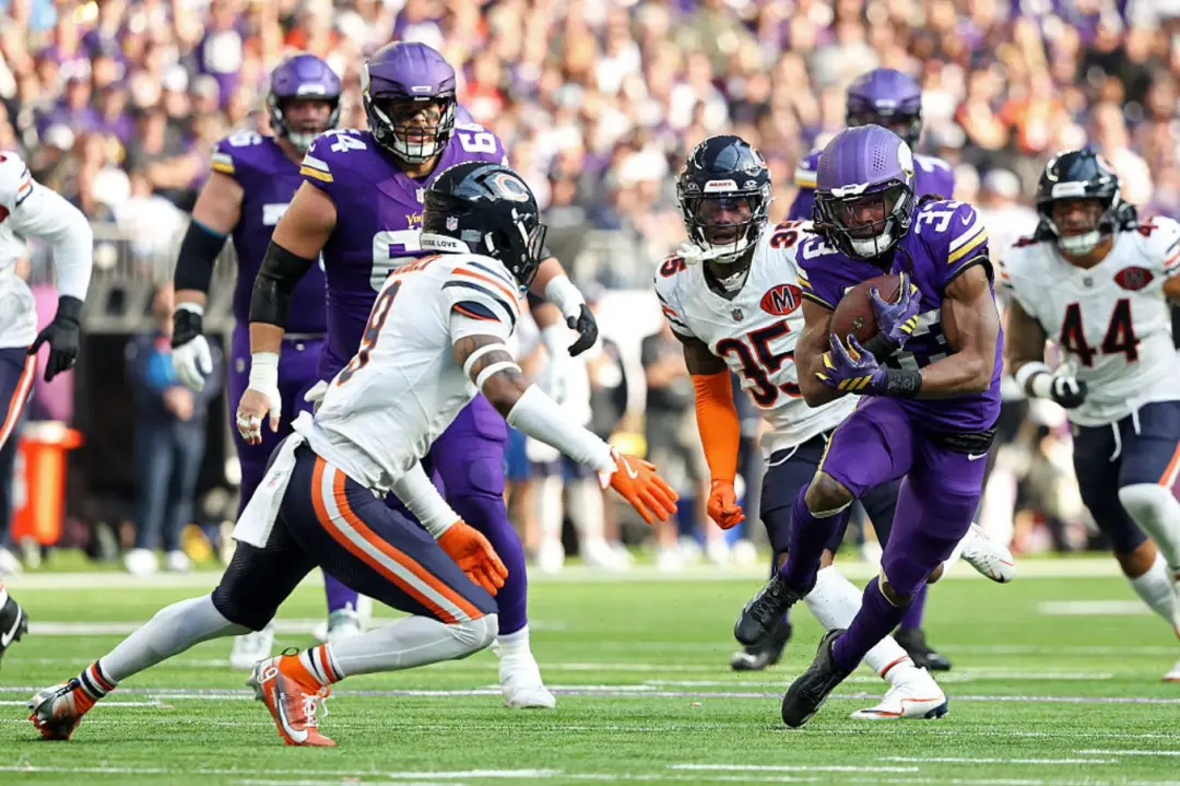 Minnesota Vikings contra Chicago Bears, jogo de divisão na NFL na semana dois, ambos 1 a 0. Essa disputa tem peso porqu…