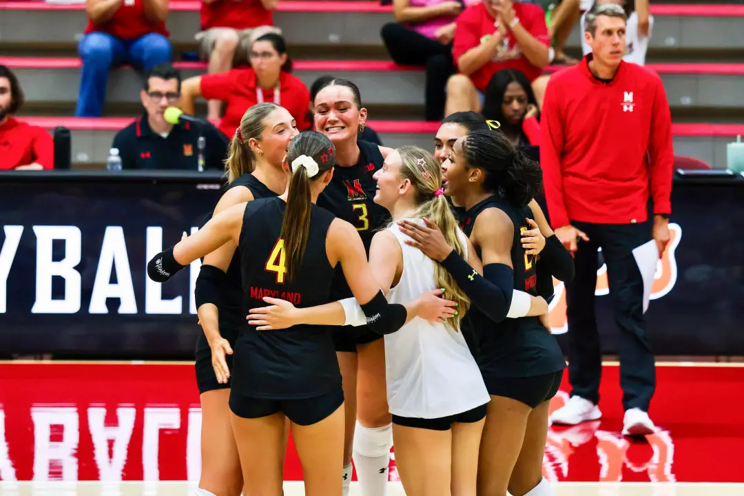 Maryland venceu East Carolina em três sets, 3 a 0, com Duru Gökçen marcando um ponto decisivo. Aquele lance mudou tudo,…