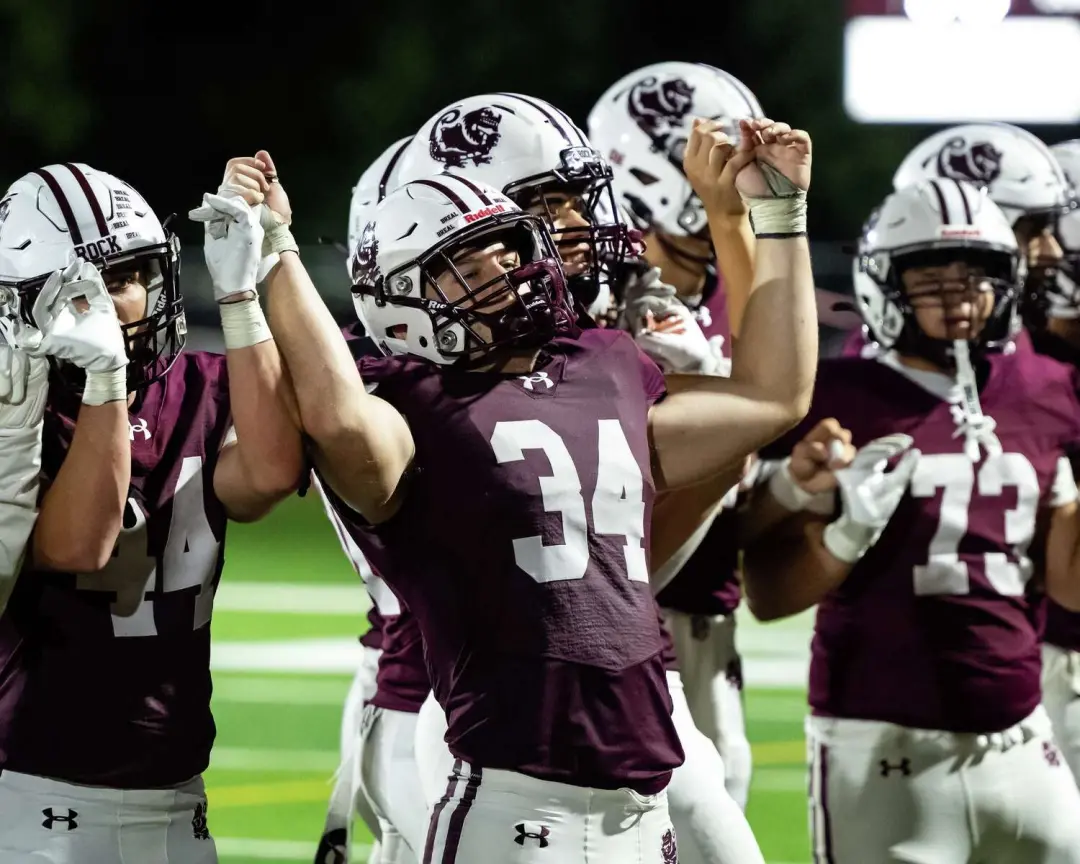 Round Rock levou 7 a 0 a Vandegrift no jogo de futebol americano em Central Texas. A Dragons abriu o placar logo no iní…