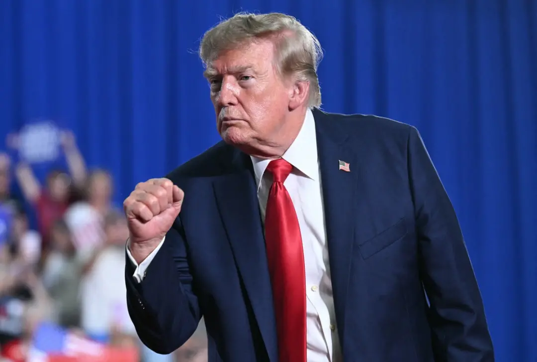 Mais de 130 milhões de dólares foram reservados em publicidade por grupos ligados a Donald Trump nas eleições de meio d…