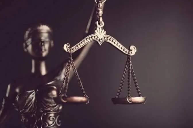 Quatro anos de prisão por ataques racistas e homofóbicos na justiça gaúcha. A condenação veio por mensagens em rede soc…