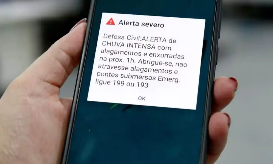 Apenas uma pequena parcela dos brasileiros está cadastrada para receber alertas de emergência da Defesa Civil por SMS, …