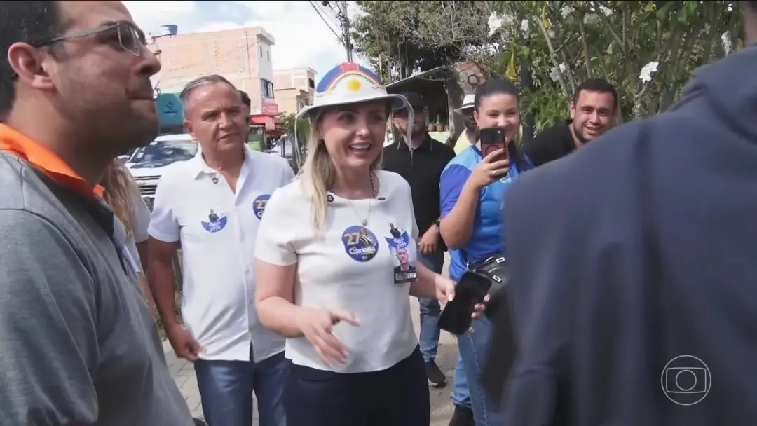 Clariana Barão fez campanha em Caruaru, Pernambuco, visitando feira de artesanato e Alto do Moura. Ela defende investir…
