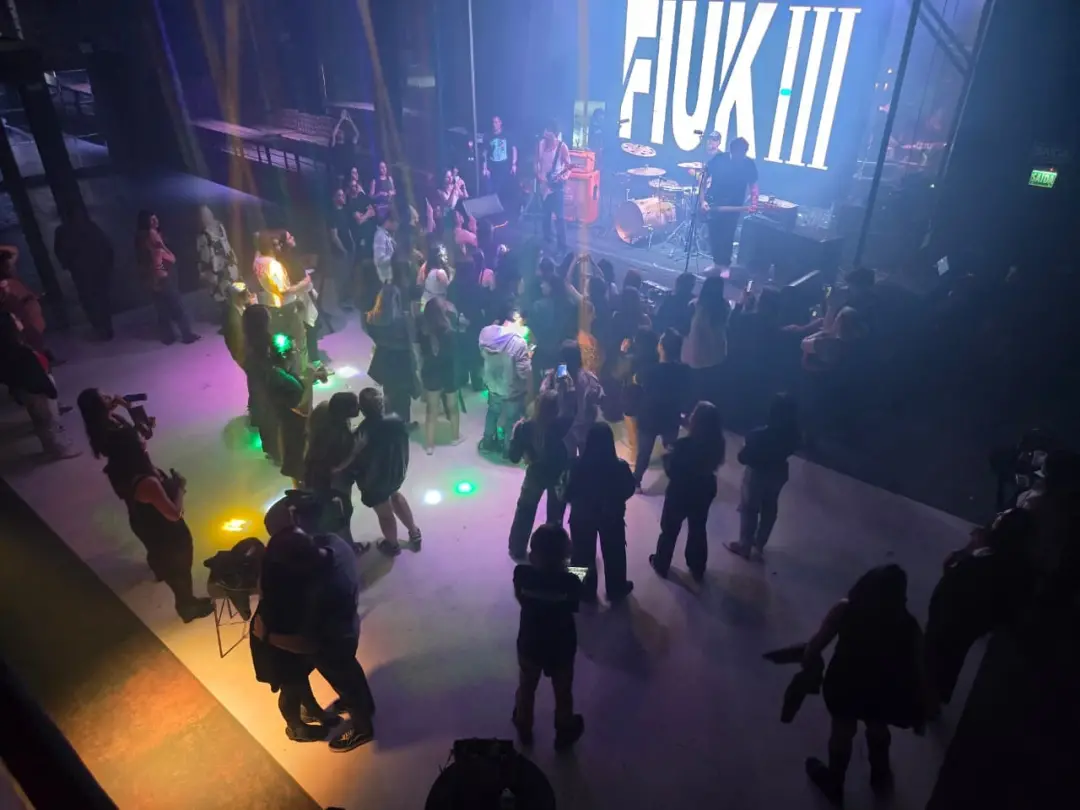 Fiuk fez seu último show como cantor solo em Campinas, SP, com apenas 67 pessoas em um local para mil. Parece intimista…