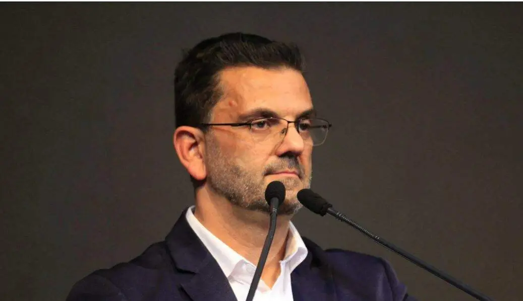 Marcelo Maranata acusa campanha de Gabriel Souza de vazar declaração sobre oferta financeira para faltar ao debate. Iss…