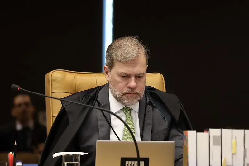 Anulação de provas da Odebrecht pelo STF, decisão individual de Toffoli, gera críticas sobre a exportação de impunidade…