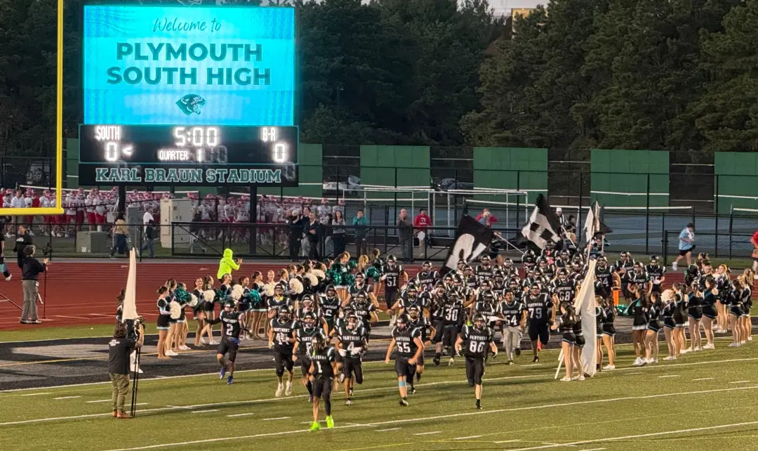 B-R vence Plymouth South em 27 a 0 no Karl Braun Stadium. A diferença foi grande, com plays importantes como um retorno…