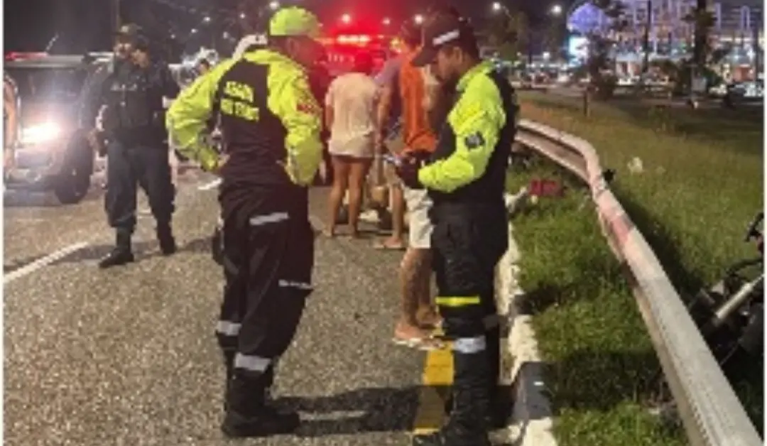 Na Avenida Centenário, em Belém, uma idosa morreu após acidente de motocicleta e carro. O motorista do carro fugiu sem …