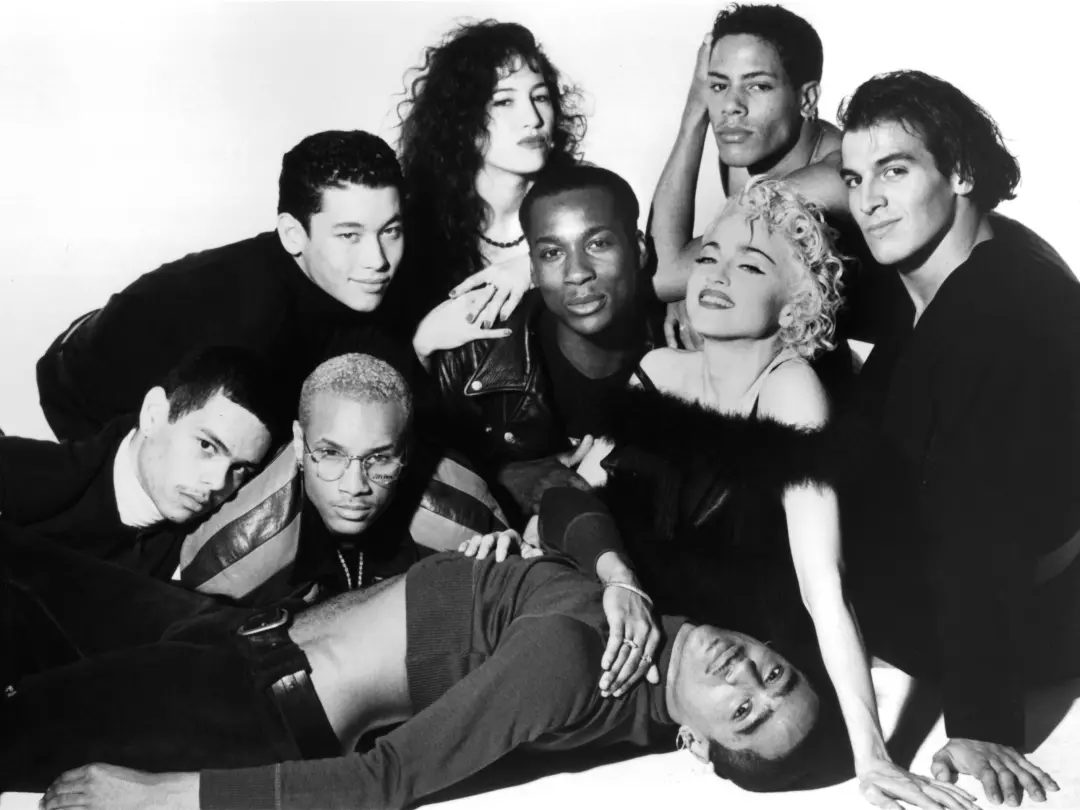 En la cama con Madonna, em 1990, já esboçava o reality show ao misturar palco e bastidores. O fato de filmar a rotina e…