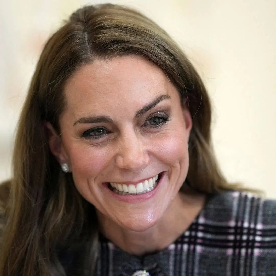 Kate Middleton e outras royals ajustaram o formato das sobrancelhas para se adequarem à moda atual, mudando arcos e ton…