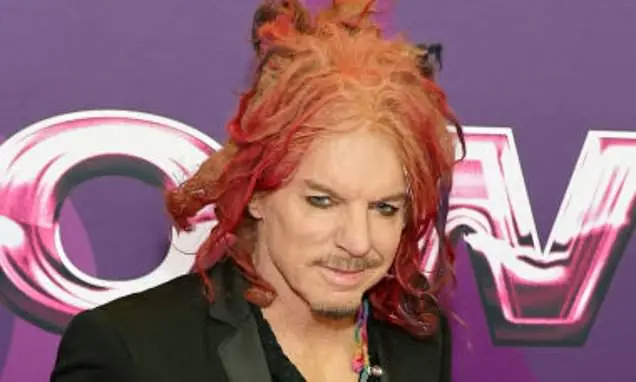 Carrot Top foi hospitalizado após uma tentativa de suicídio em Las Vegas, Nevada. A situação mostra o peso que a pressã…
