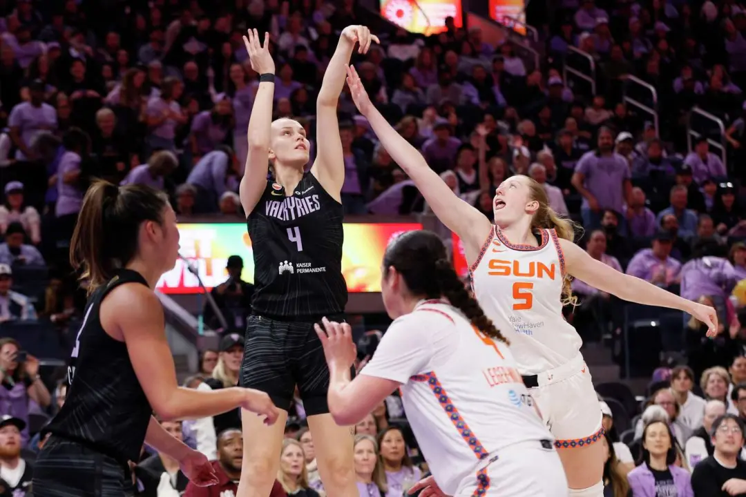 Justė Jocytė, a escolha do draft da Golden State Valkyries, conseguiu fazer sua gata dormir no quarto dela durante o in…