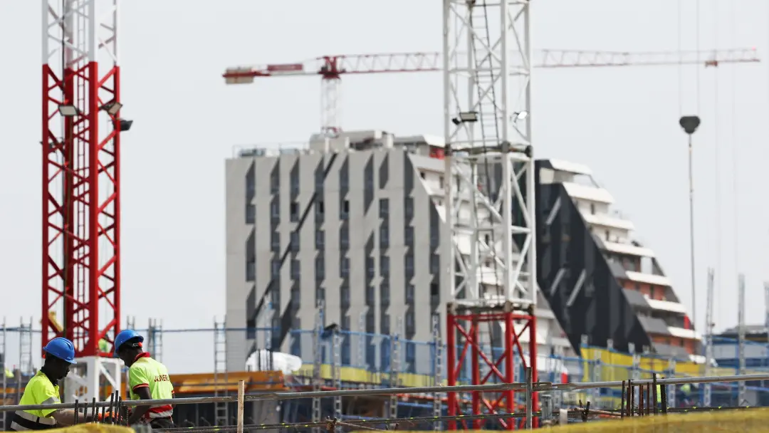 Construção em Espanha caiu quase 10% em julho, muito além da média europeia que foi de 1,8%. Essa queda piora o cenário…
