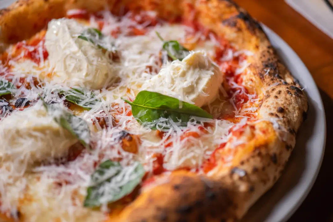 Ferro e Farinha foi eleito a melhor pizzaria do Rio de Janeiro em 2026 pelo prêmio Rio Show de Gastronomia. É interessa…
