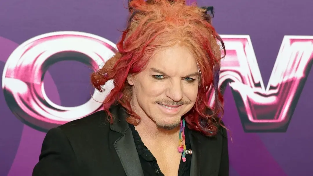 Carrot Top, comediante, foi hospitalizado em Las Vegas depois de uma tentativa de suicídio. É um momento de muita dor e…