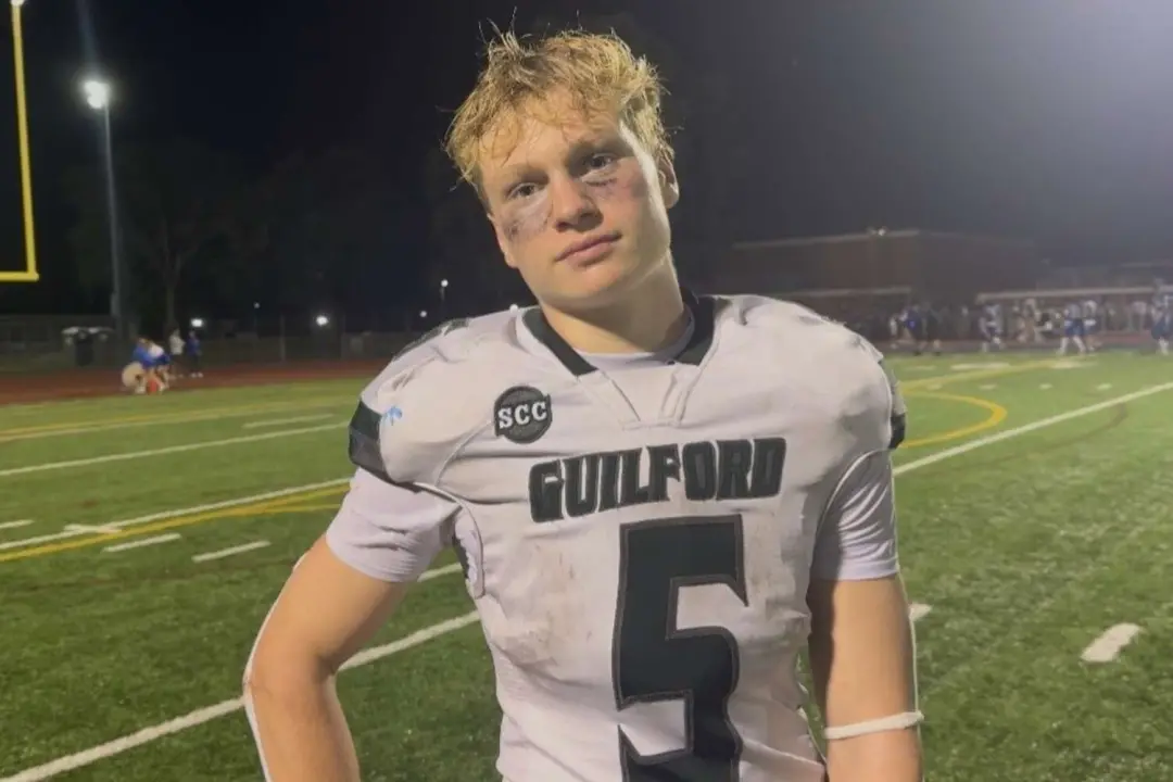 Shane Connelly marcou quatro touchdowns, levando o Guilford pra cima do Rockville por 38 a 6. A defesa também foi forte…