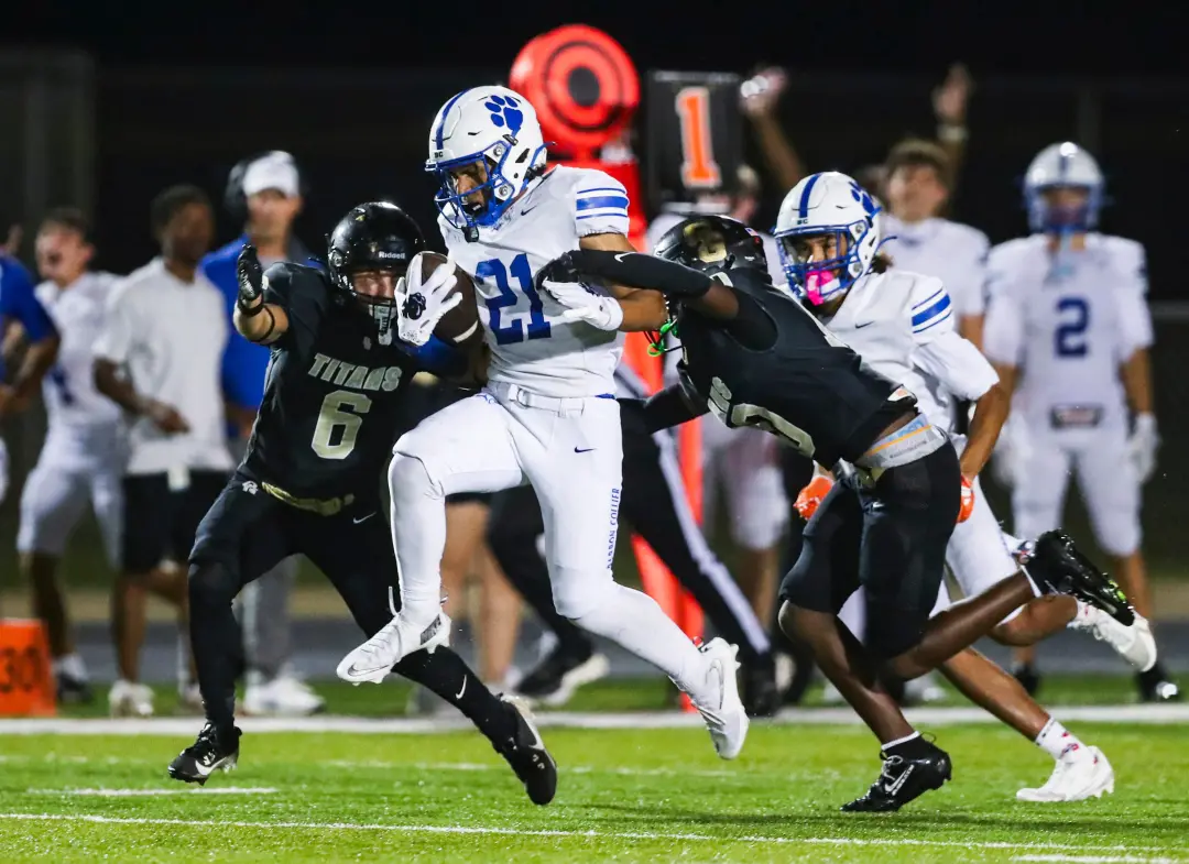 Barron Collier venceu com Vincent Akridge marcando 135 jardas e dois touchdowns contra Lely. Esses desempenhos mostram …