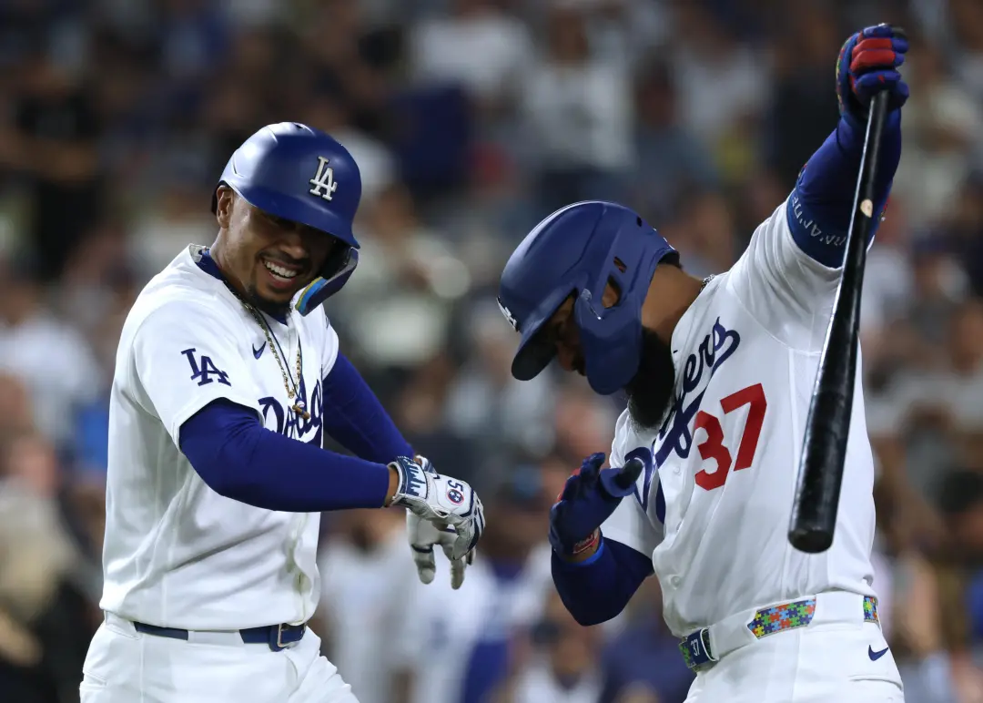Dodgers venceram os Giants por 8 a 2 no Dodger stadium, e a vitória lembrou um jogo antigo com quatro home runs na oita…