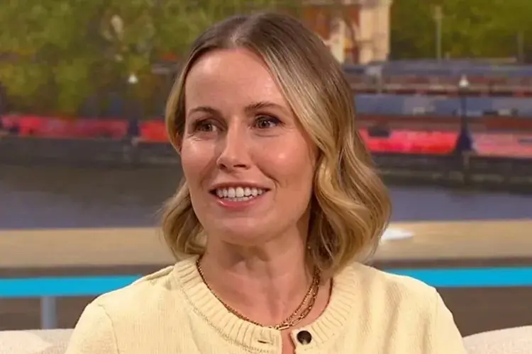 Gemma Renwick, de 43 anos, conviveu décadas com inchaço e dores por não conseguir arrotar devido a uma disfunção muscul…