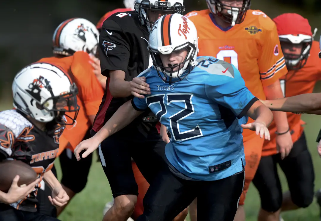 Hillsboro venceu o jogo contra Staunton por 42 a 22 e garante começo de temporada 5-0. Achei a recuperação do time depo…