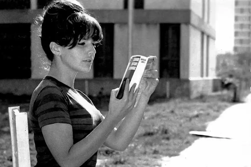 Beatriz Sarlo, em seu livro Não entender, mostra o estranhamento como algo essencial para a atenção. A ideia de que o s…