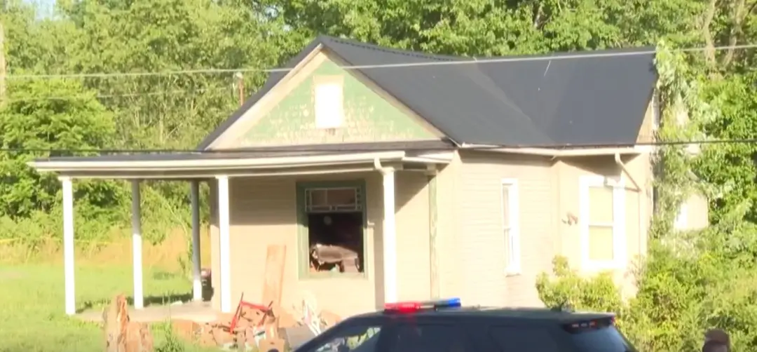 Ohio, nos EUA, foi onde 16 crianças foram encontradas em condições insalubres na casa de uma mulher de 34 anos. A negaç…
