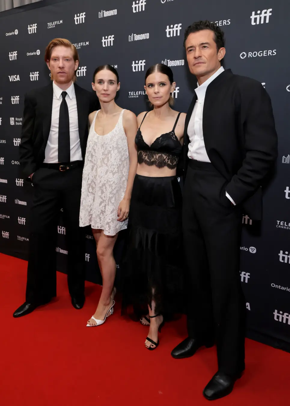 Orlando Bloom falou sobre a cena de três pessoas no filme Bucking Fastard, onde ele atuou com Rooney Mara e Kate Mara. …