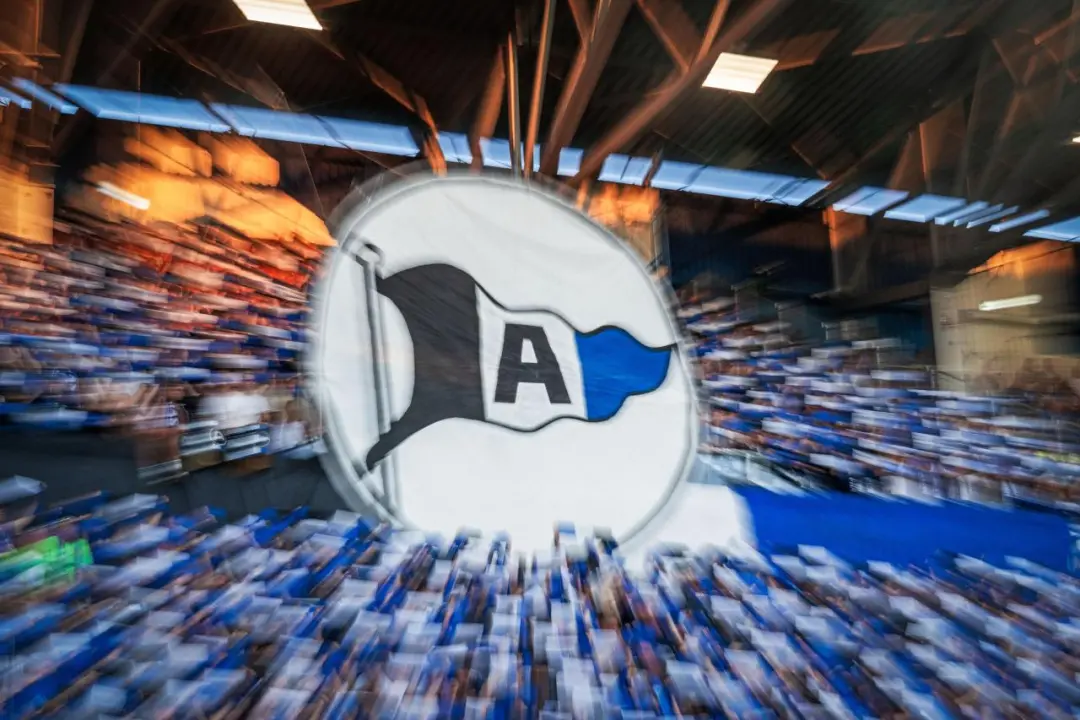 Arminia Bielefeld tem dificuldade no início da 2. Bundesliga, com apenas quatro pontos em cinco jogos, enquanto Heidenh…