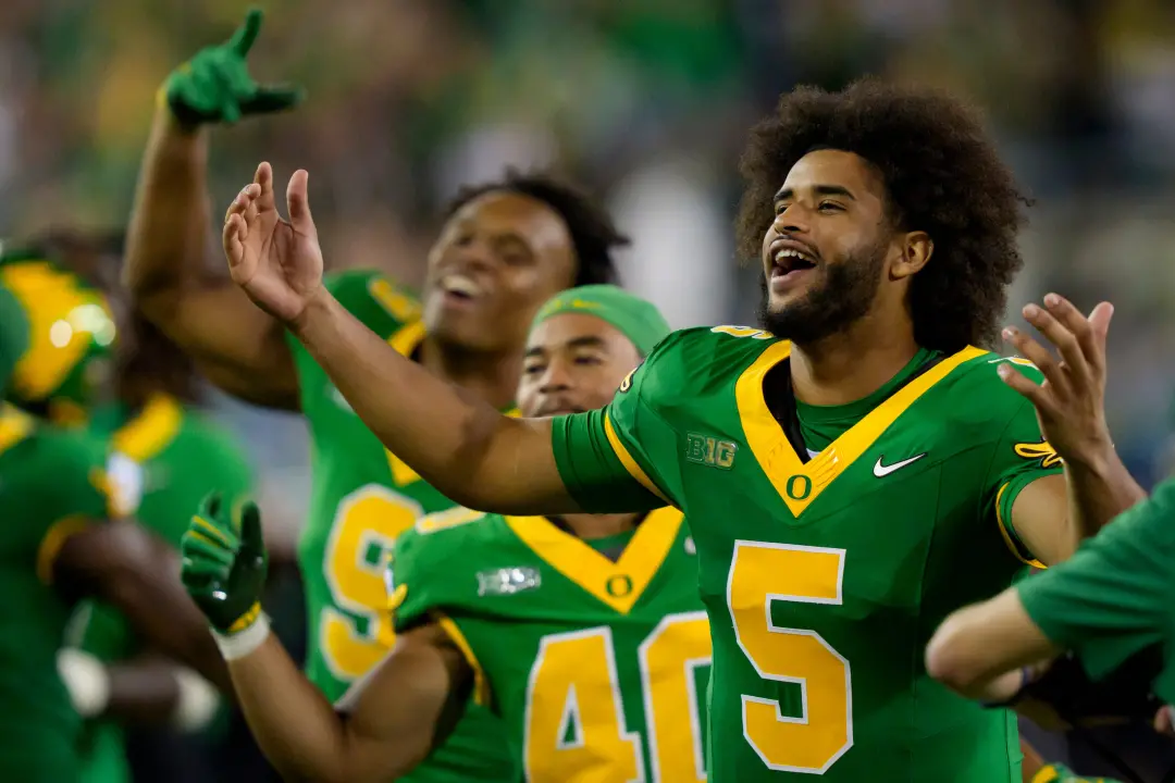 84 a 0, Oregon venceu Portland State em Autzen Stadium. Esse resultado grande mostra o nível de execução que o time bus…