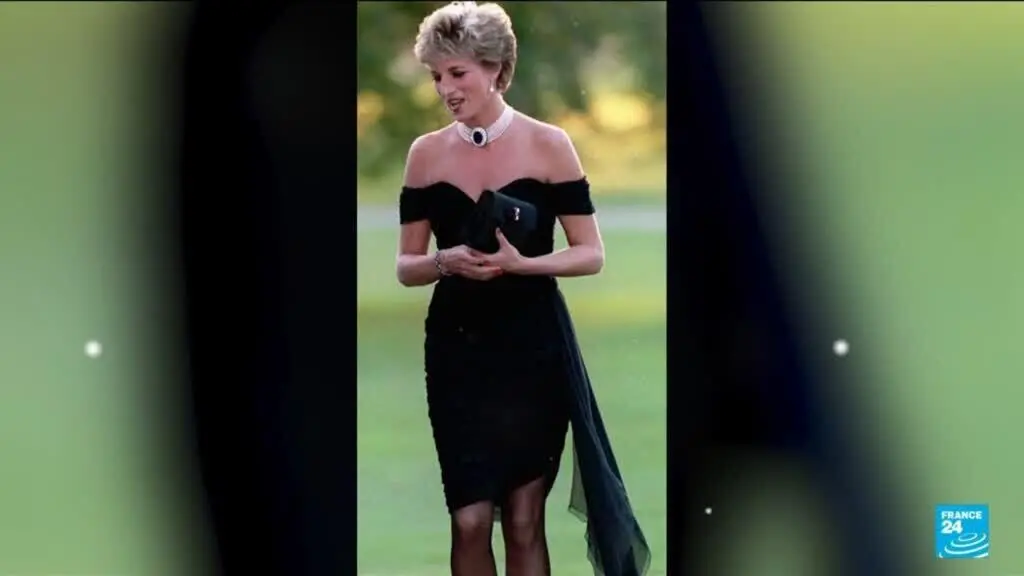 O vestido preto iconico de Princesa Diana vai para leilao. A peça que inspirou muitas mulheres mostra como a moda trans…