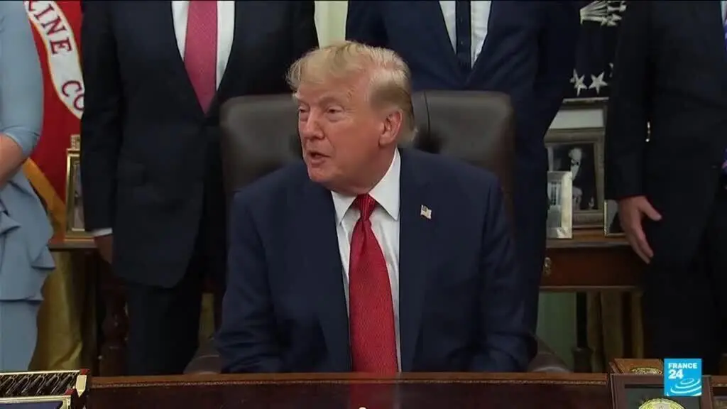 Donald Trump baniu CNN, MS NOW e Politico da Casa Branca por espalharem fake news. Isso só mostra o quanto a relação de…
