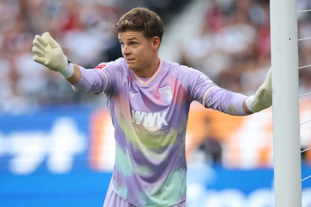 Bayern Munich tá de olho em Finn Dahmen do Augsburg pra reforçar o gol caso Neuer se aposente. Eles querem um zagueiro …