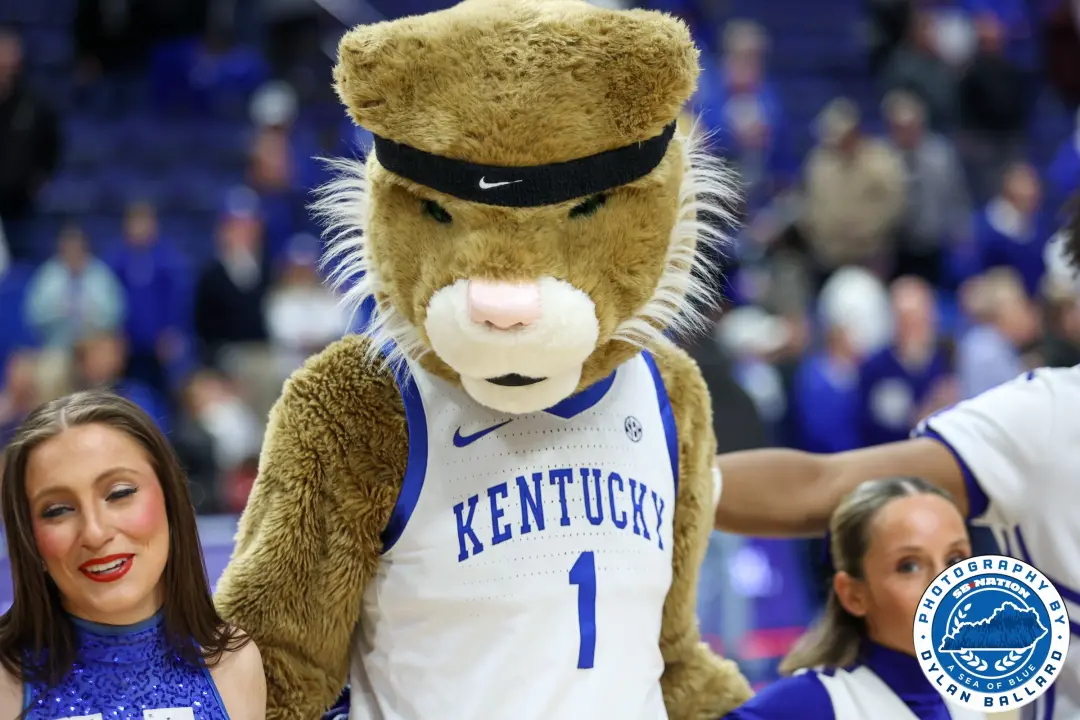 Kentucky Basketball ainda não tem patrocinador no patch da camisa, mesmo com o time de futebol já tendo um acordo de qu…