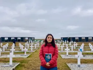 Cemitério nas Malvinas guarda soldados argentinos sem nome. A ausência de identificação é um peso de história e descaso…
