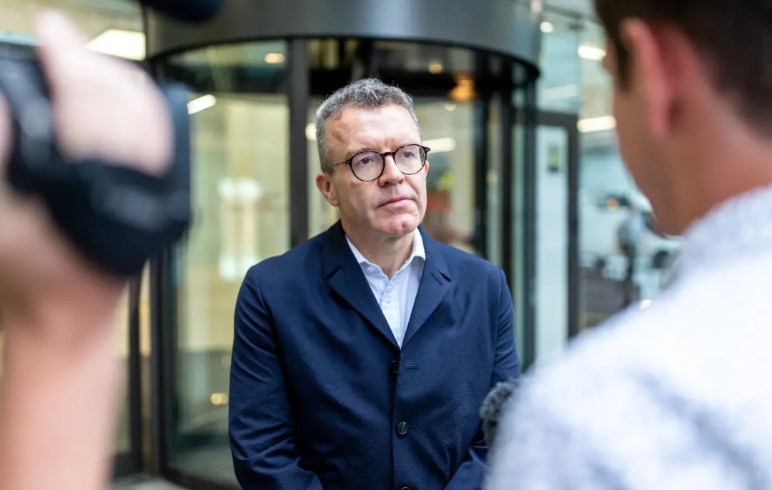 Tom Watson, ex-vice líder do Partido Trabalhista, virou vice presidente sênior na Palantir. Essa migração da política p…