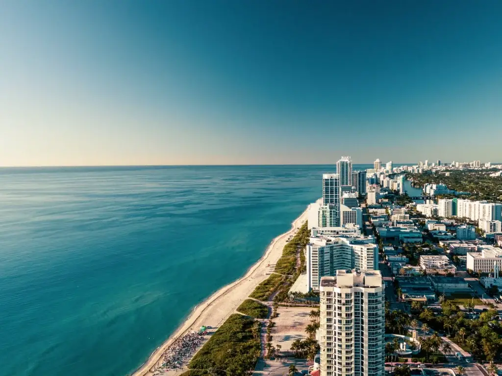 Escritório de US$ 100 milhões em Miami Beach. O investimento no projeto Class X, que junta escritórios com serviços de …