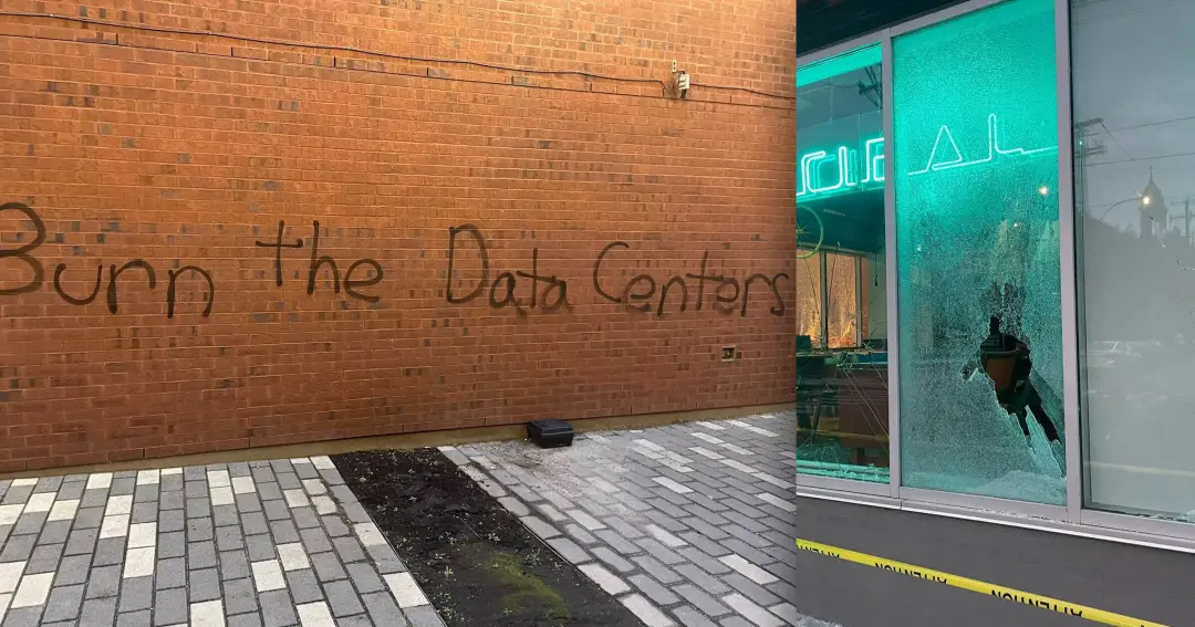 Montreal, Quebec. Um grupo de cerca de 10 pessoas vandalizou laboratórios de inteligência artificial, estragando janela…
