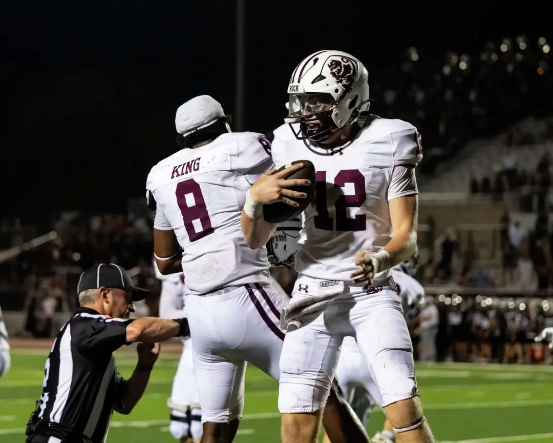 Round Rock bate Vandegrift por 41 a 38 em um ataque final, com Dov Stickler marcando um touchdown de 47 jardas faltando…