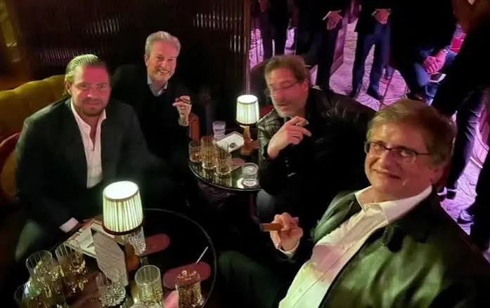 Londres, foto de Gonet fumando charuto com o dono do Banco Master foi enviada em 19 de junho de 2025. Isso levanta ques…