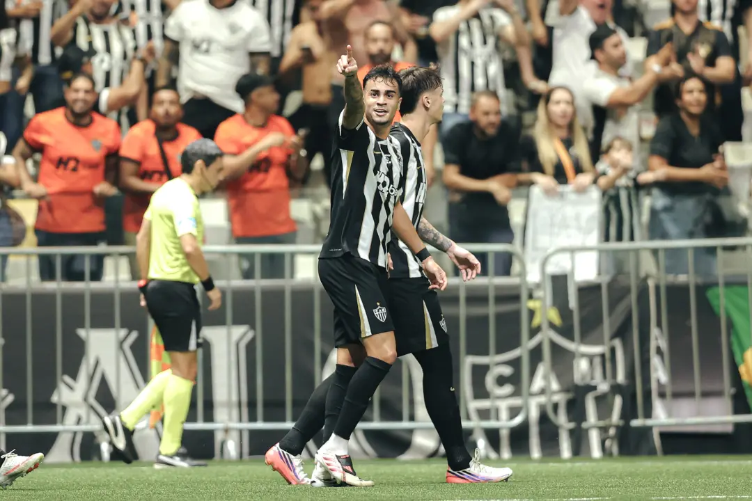 Reinier marca dois gols e ajuda o Atlético-MG a classificar sobre o Santos na Sul-Americana. Ele chamou a atenção da im…