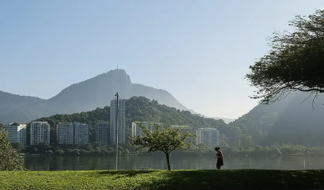 Sol no Rio neste sábado com máxima de 29°C e sem chuva prevista. Depois de dias de instabilidade, esse tempo melhora, m…